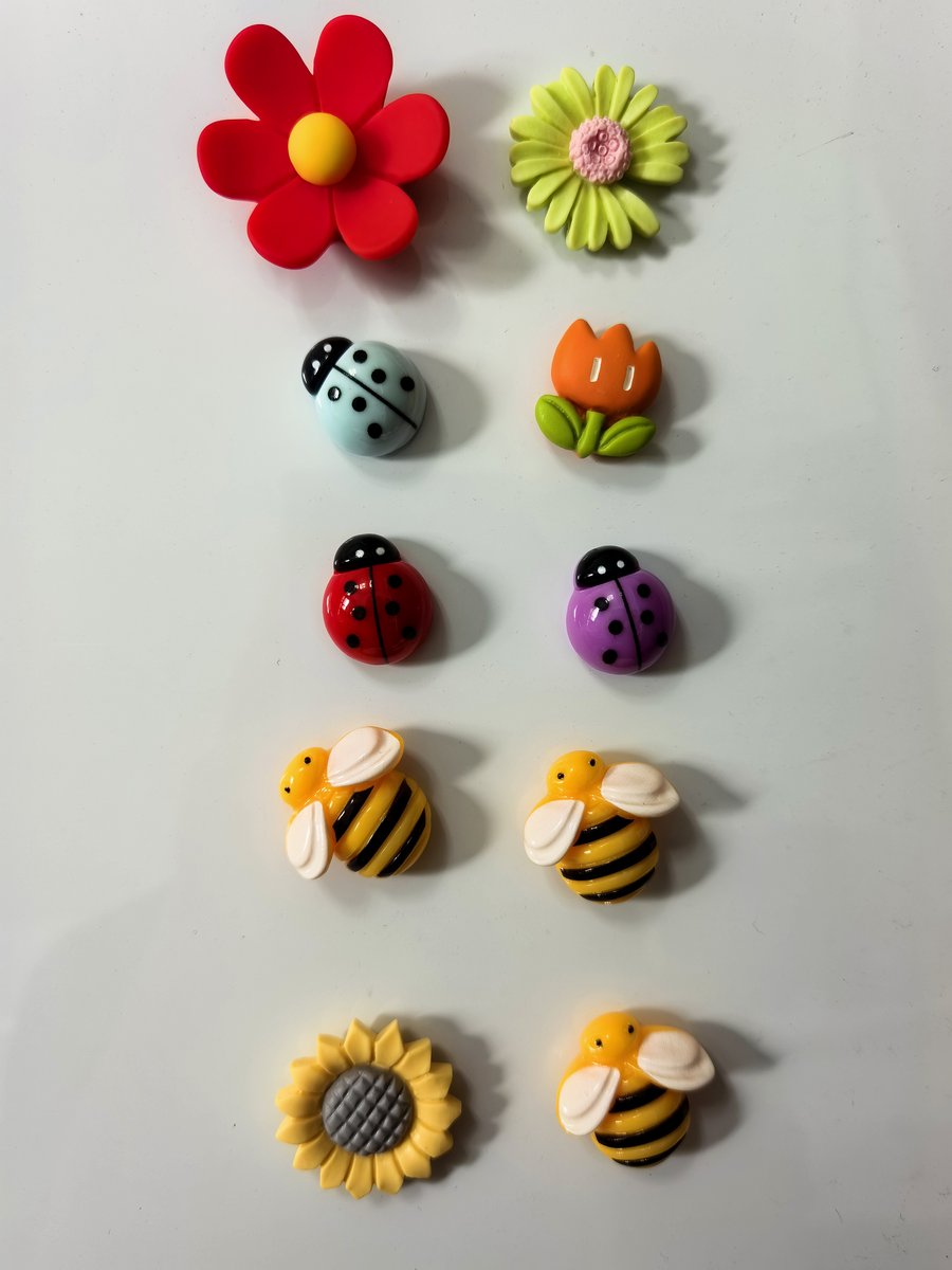Resin bee and flower fridge magnet set, 3D garden collection