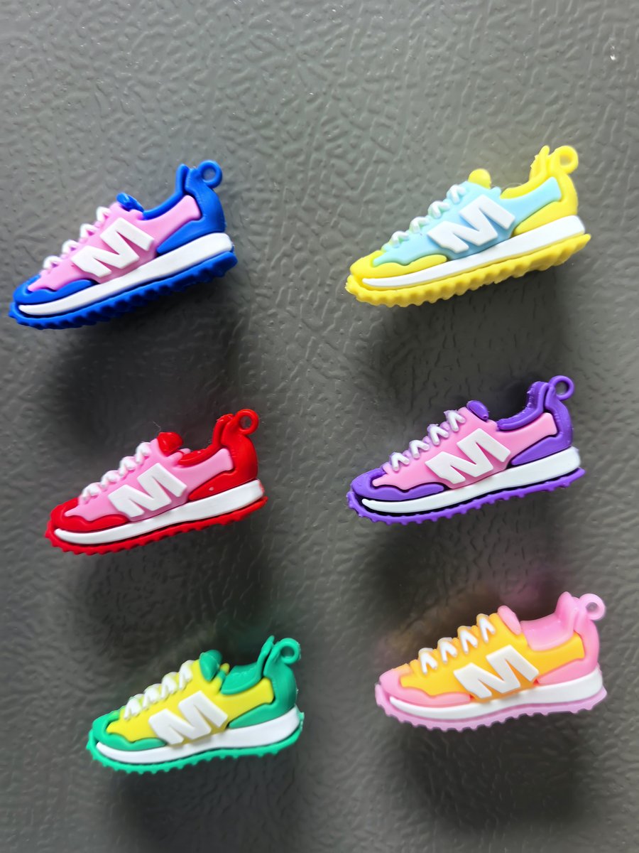 Resin sneaker-shaped fridge magnets, collectible shoe set